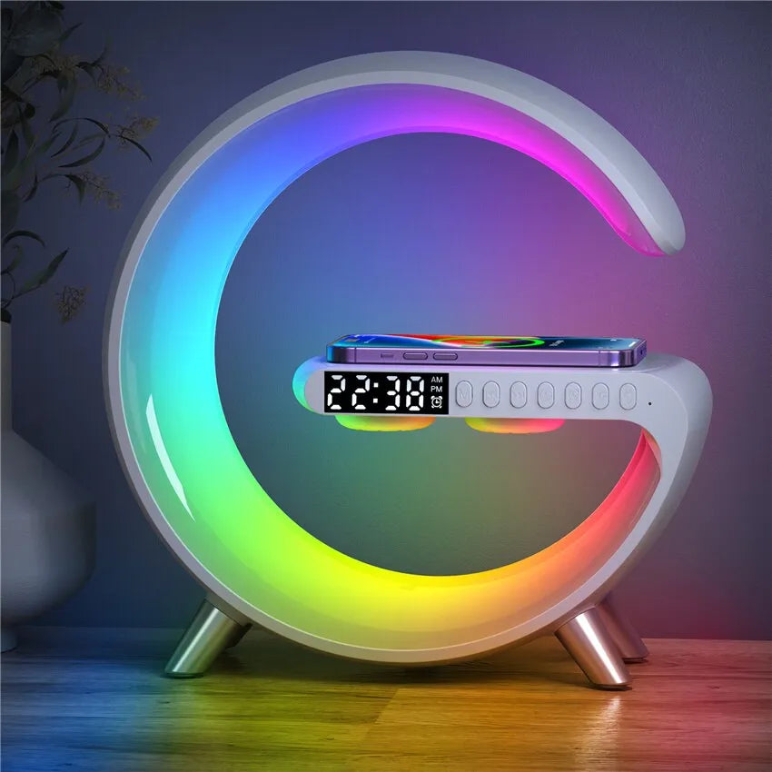 Multifunktionales kabelloses Ladegerät, Ständer, Pad, Wecker, Lautsprecher , RGB-Nachtlicht, Schnellladestation für iPhone, Samsung, Xiaomi