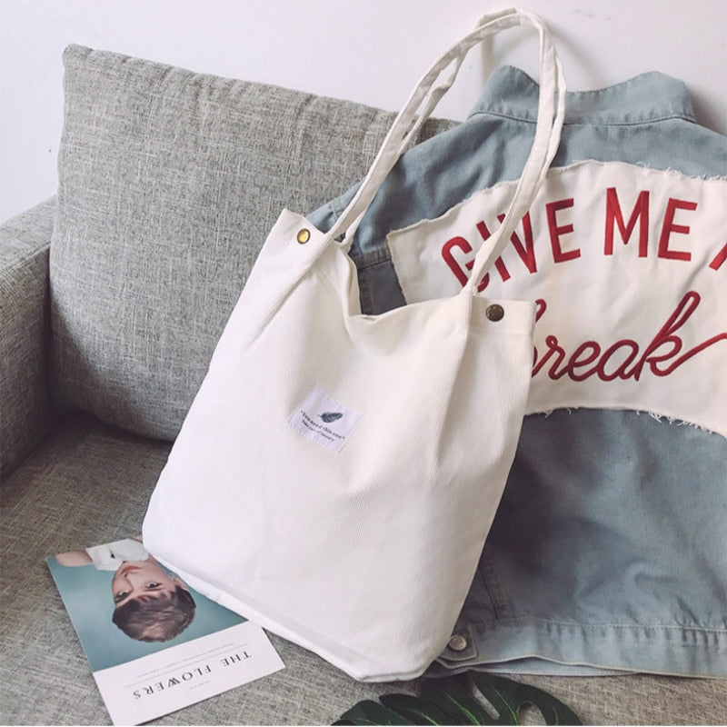 Carry - Deine Trendy Cord-Tasche für unterwegs