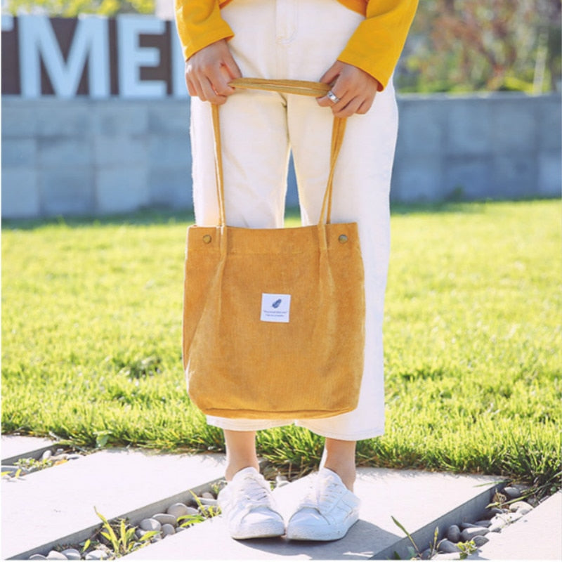 Carry - Deine Trendy Cord-Tasche für unterwegs