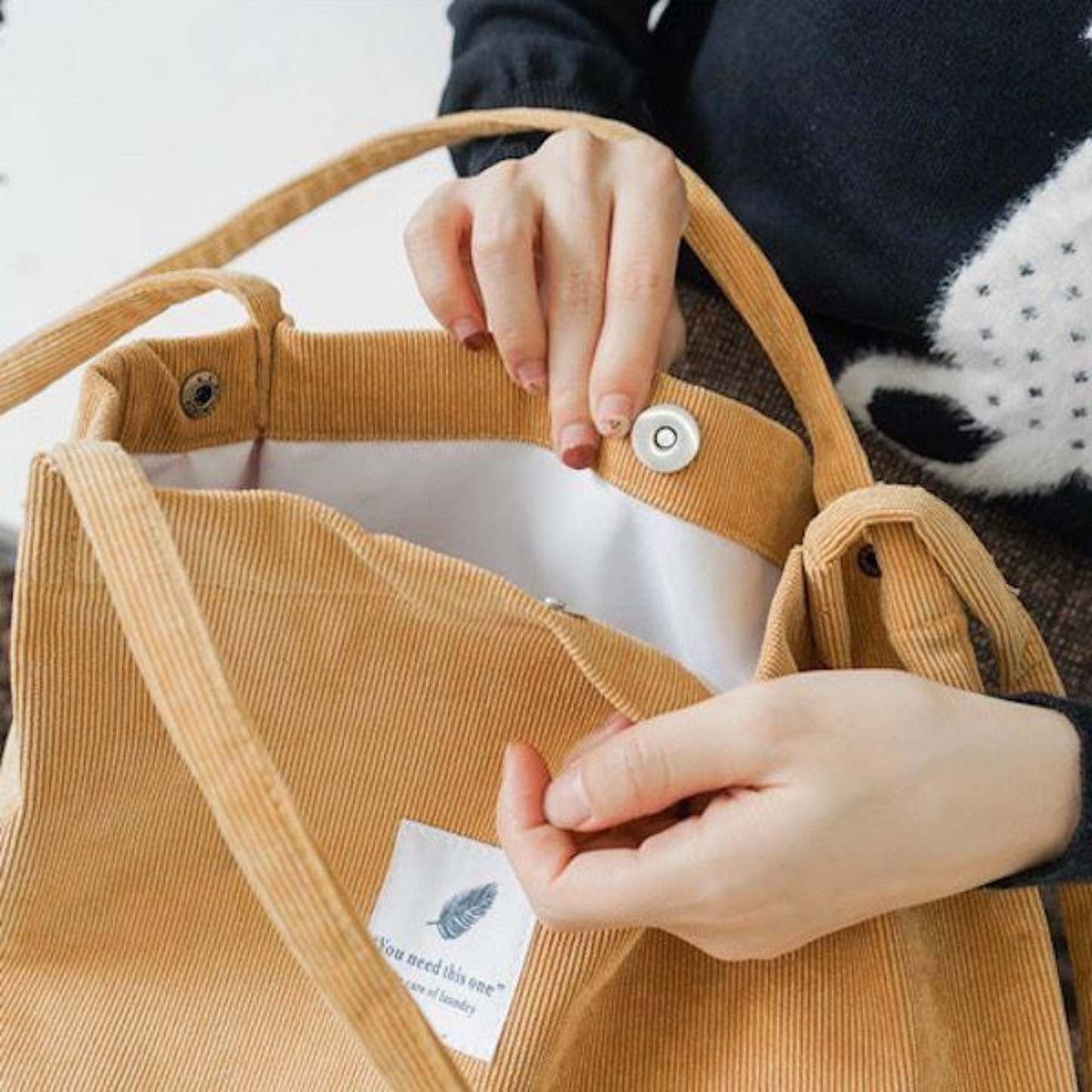 Carry - Deine Trendy Cord-Tasche für unterwegs